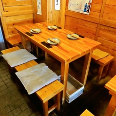 温もりある落ち着いた店内で、ゆったりとした時間をお過ごしいただけます。