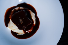 牛タンの赤ワイン煮込み