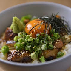 秘伝タレの焼鳥丼　卵黄のせ