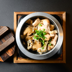 自家製出汁で作る中札内地鶏と舞茸の釜飯 一合