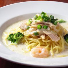 生麺のスパゲティはもちもち食感とみずみずしさが自慢♪の写真