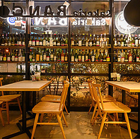 圧巻のワインボトルの眺めと、ソムリエによるサポート