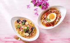 ナスとモッツァレラのトマトクリームベーコンエッグナポリタン