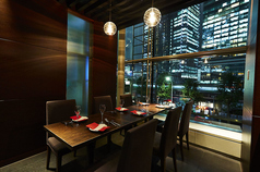 【丸の内の夜景が見える人気の個室あり】個室は全部で5室ご用意。夜景が見える個室は接待や顔合わせ等にもお薦めです。詳しくは店舗までお問い合わせくださいませ。