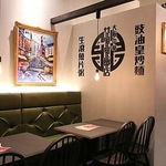 店内は換気抜群のフルオープン。空間としての過ごしやすさにもこだわりました。