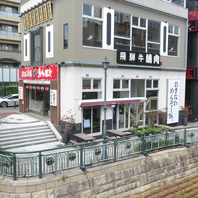 美味しい料理やお酒とともにワイワイ楽しめる◎