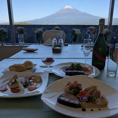 お食事に合わせてお酒をご提供いたします。