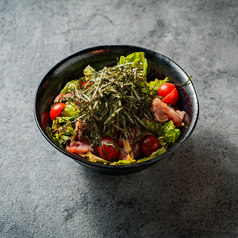 井鳥のたたきのせ梅じおサラダ