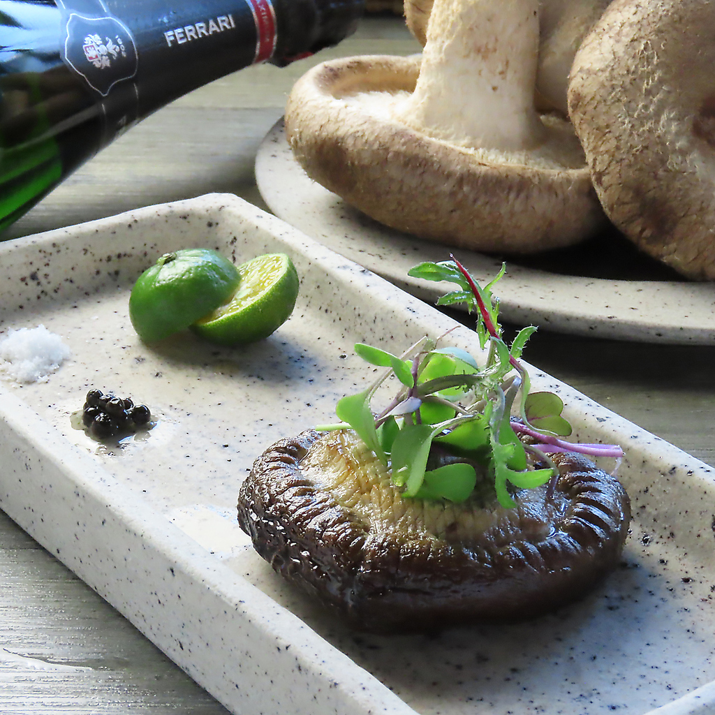 地産地消がテーマ◎旬の新鮮な野菜をふんだんに使用した一皿は彩りにもこだわっています！