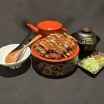 特上ひつまぶしでございます。鰻を贅沢に一本半使用しております。