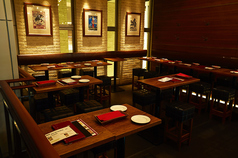 少人数のパーティに♪皆でワイワイガヤガヤ。スペインバルの活気を味わいたいならオープンスペースのテーブル席がおすすめ！！