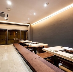 広々としたテーブル席をご用意。ゆったりとおくつろぎいただきながら、本格すき焼きをご堪能いただけます。