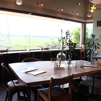 落ち着いた空間でゆったりと快適にお過ごしいただけます