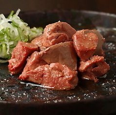 【必食】低温調理のとろけるレバーや、新鮮な希少部位