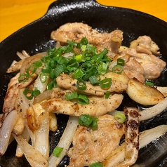せせりのニンニク黒胡椒焼き