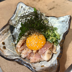 炙りもも　塩ユッケ