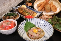 メインの串揚げと豊富な居酒屋メニュー