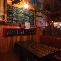 異国情緒ただよう半個室ソファ席は女子会にオススメ