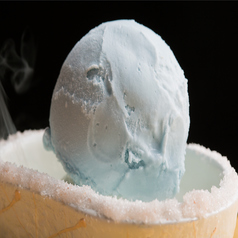 石垣島の青い塩アイス