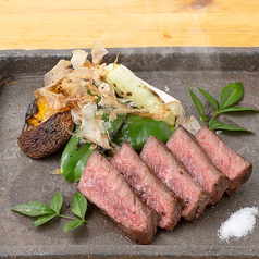 黒毛和牛の炙り焼きと農家の焼き野菜