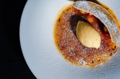 マスカルポーネのブリュレとバナナのキャラメリゼ　ロックフォールチーズのアイス