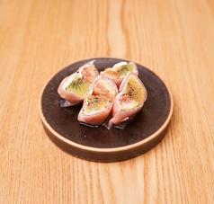 いちじくとキウイのクリームチーズの生ハム包み