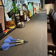 カウンターでゆったり＆ダーツも楽しめる大人の遊び場