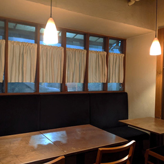 2テーブル合わせて8名様のご案内も可能です