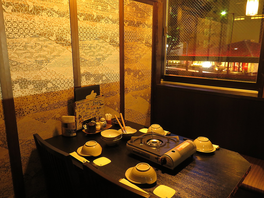 4名様の広々掘りごたつ個室。