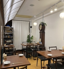 2Fテーブル席 1~2名掛け ×2 1~4名掛け X2 合計12席