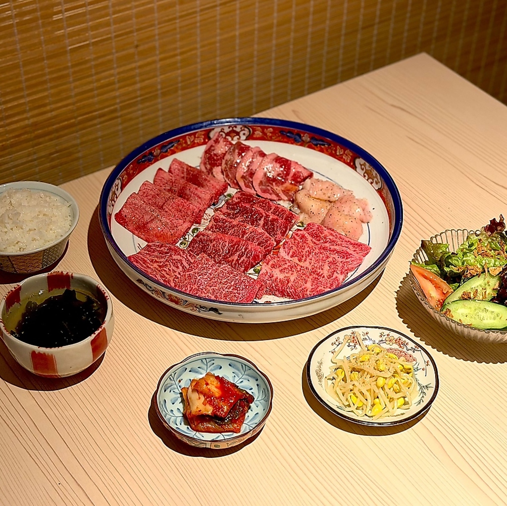 お得なランチセット2,000円からご用意しております。