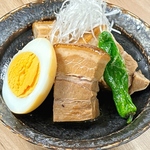 こってりお肉が美味しい「 とろとろ豚の角煮」。味しみしみの玉子がまた最高♪ごはんと食べるのも◎