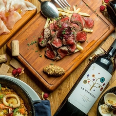 アヒージョやパエリアのイナトーラ名物はもちろん、メイン料理はイベリコ豚でカジュアル宴会をどうぞ！の写真