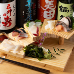 お刺身の盛り合わせ。玄界灘の幸をご堪能ください。時々オーナーが釣ってきた魚が並ぶことも？