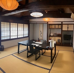 最大6名で利用可能な個室