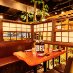 しっとりと落ち着いた雰囲気のお席で、自慢の料理やお酒をお楽しみ下さい。