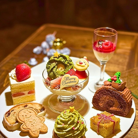 旬のフルーツを使用したパティシエメイドの季節限定スイーツを提供いたします♪