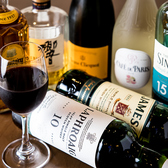 90分の飲み放題をご用意しており、ご新規様には特別割引もございます。手作りのお通しが付いており、さらにカラオケも楽しめるので、賑やかなひとときを過ごすのに最適です。友人や同僚と一緒に、楽しい時間を、お酒とともに満喫できます。ぜひ、心地よい空間でお楽しみください。