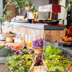 新鮮な朝採れ野菜、旬の食材を使ったビュッフェ！