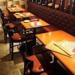 ソファー席もありますのでゆったりとお過ごしいただけます。ご友人とのお食事にぜひご利用ください。