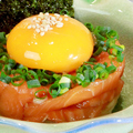 料理メニュー写真&nbsp;サーモンのユッケ