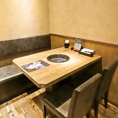 デートなどでも使える横並びのお席もご用意しております。