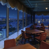 夜景を眼下に素敵なディナー