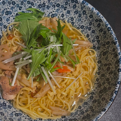 鶏もも肉と湯葉の和風ペペロンチーニ 季節のおばんざい添え