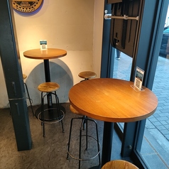 スツールでカジュアルにお楽しみいただけます。