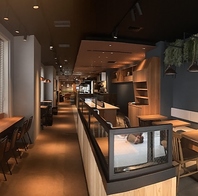 新宿駅から徒歩すぐ。用途さまざまに利用できる空間