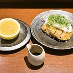 肉厚な国産豚肩ロースをフライに。ジューシーな肉の旨みとしぼりたて河内晩柑の爽やかさが絶妙です。