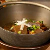 丹精込めて煮込みました、とろける旨味が広がります！