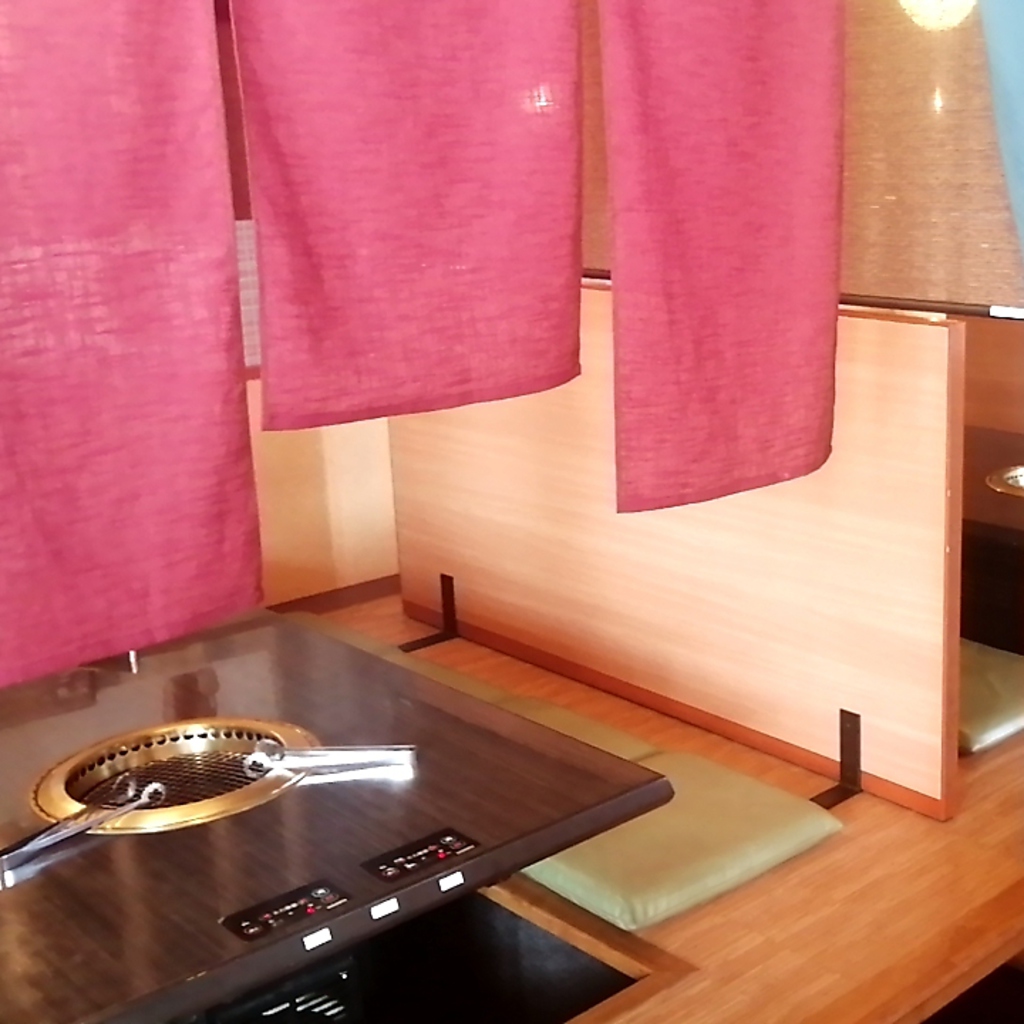 【お子様連れでも安心◎】のびのびとお座りいただける掘りごたつ座敷はファミリーにおすすめです。