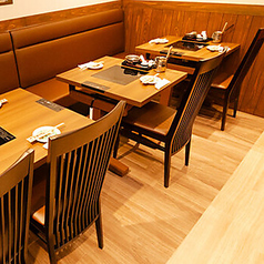 2名様掛けのテーブル席をご用意しております。